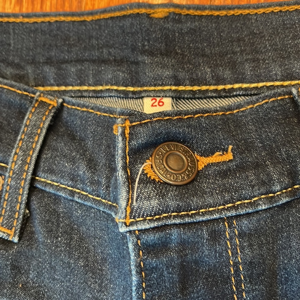 HOST PICK ⭐️ Like New Condition Levi’s Denim Shorts Size 26 - Picture 6 of 8